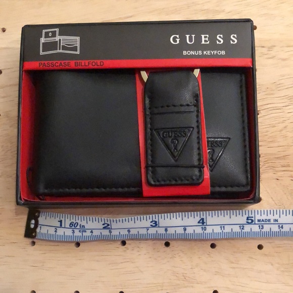 Guess Men’s Bi-fold Wallet - Picture 3 of 4